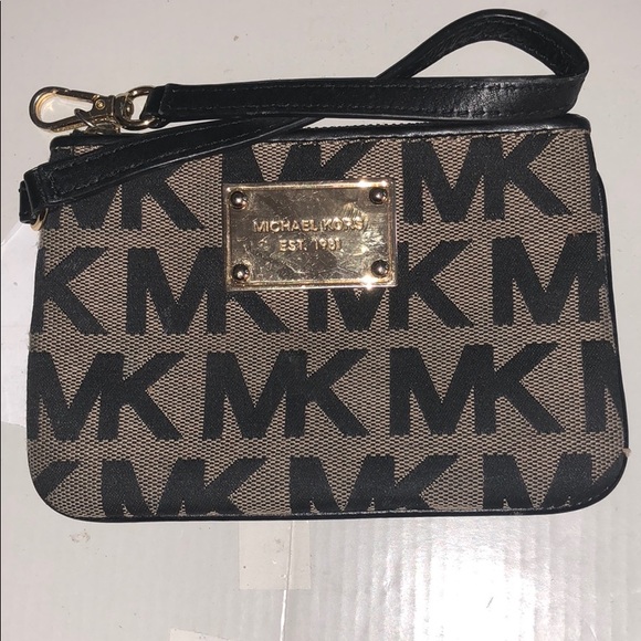 Michael Kors Handbags - Michael Kors Coin Purse / Wristlet